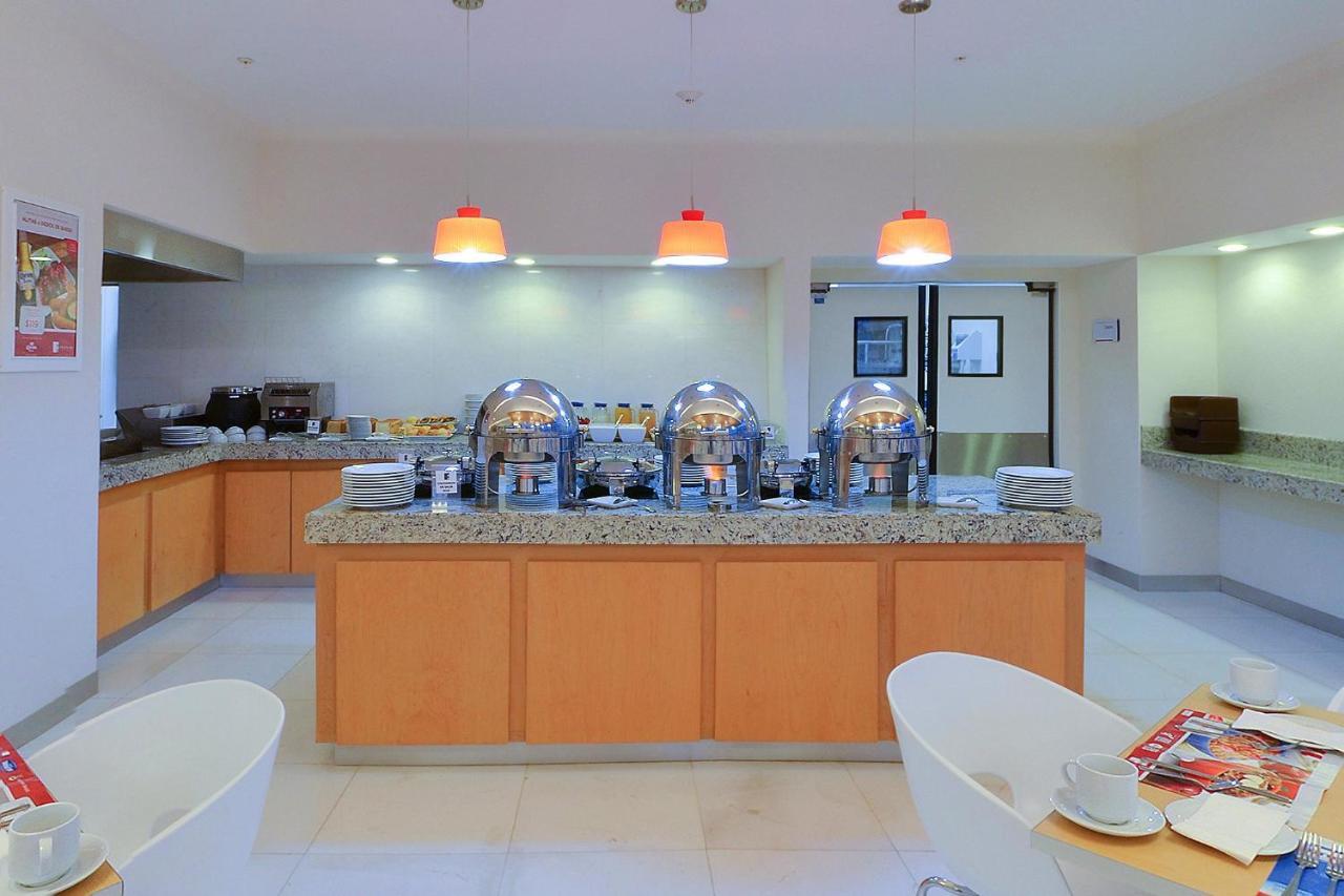 Fiesta Inn Chetumal Exteriör bild